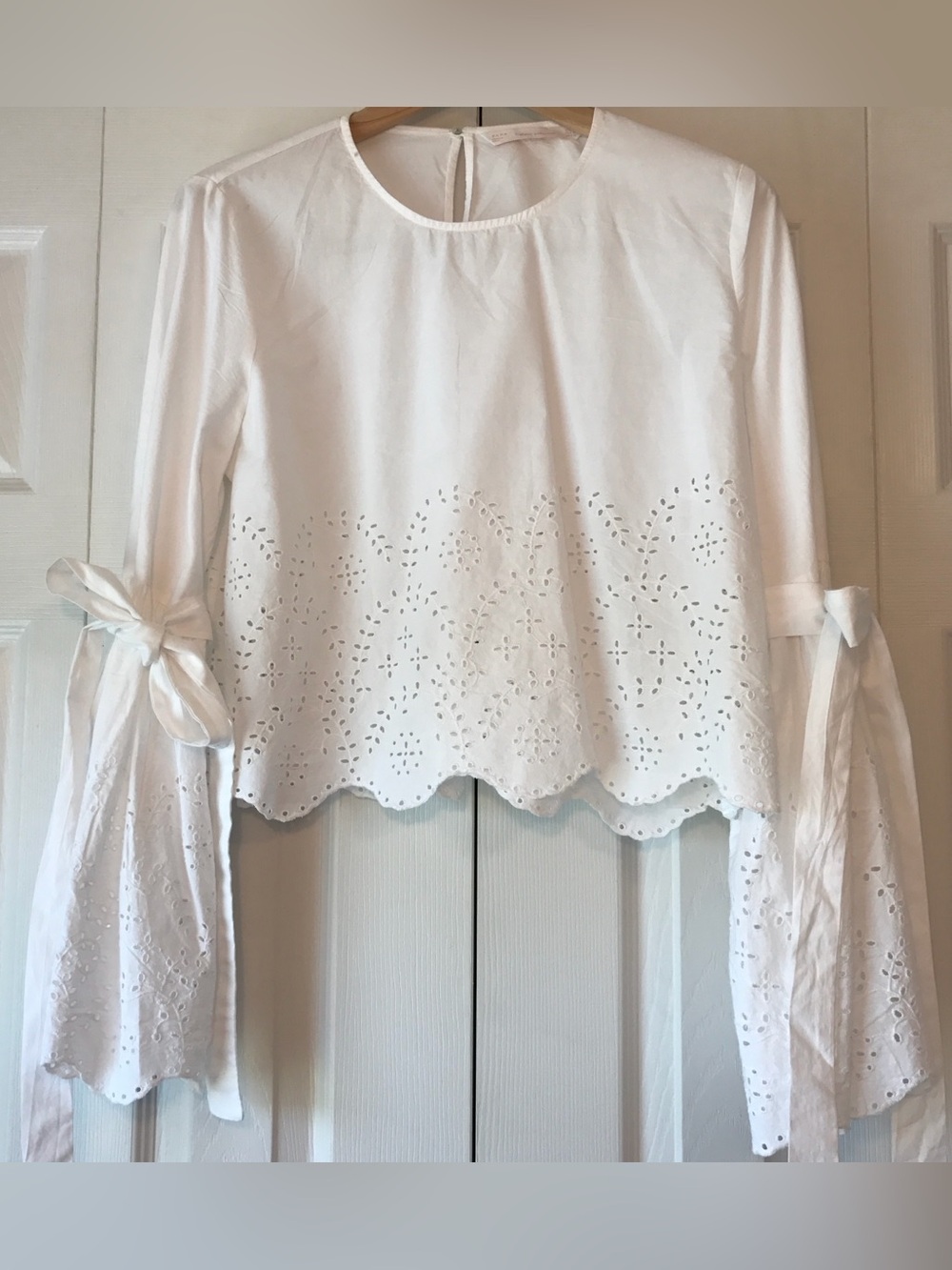 Zara Women’s White Eyelet Tie-Sleeve Blouse